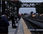 朝のホーム・カリフォルニア州フラトン駅の風景