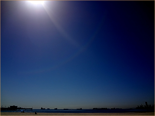 南カリフォルニア ロングビーチで出会った青空のコントラスト写真