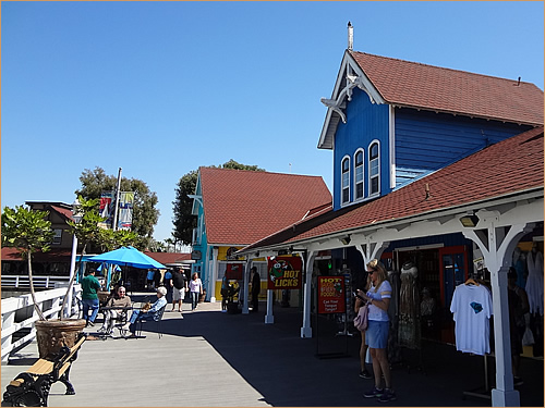南カリフォルニア ロングビーチのお土産屋さんと青空