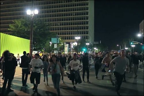 ロスアンゼルス 反トランプデモの様子