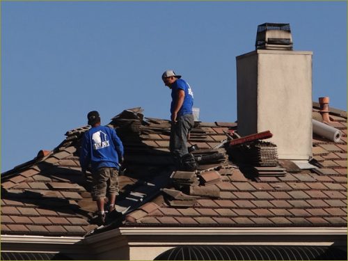 カリフォルニアの屋根修理の風景