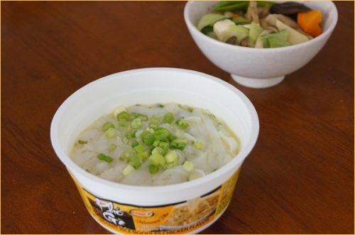 インスタントラーメンの食べログ ベトナムカップ麺フォーの試食と評価