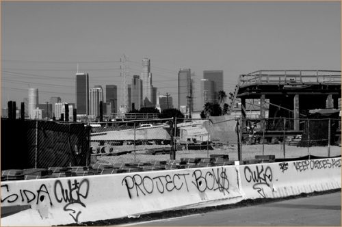 再開発の進むアメリカ ロスアンゼルスのモノクロ写真